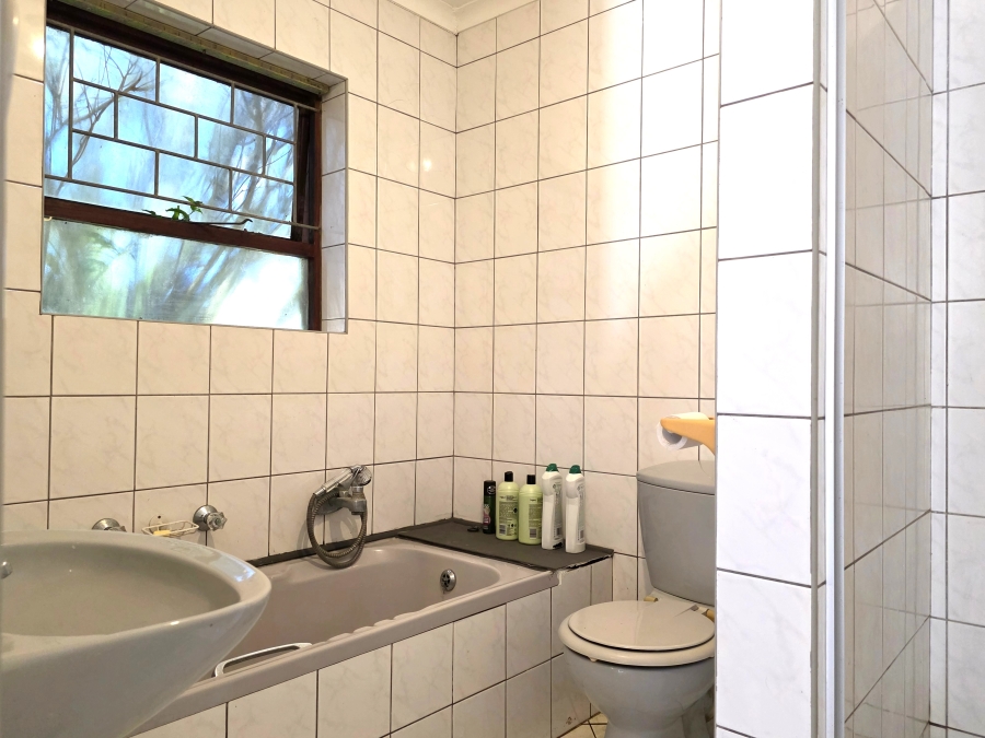 4 Bedroom Property for Sale in Noorsekloof Eastern Cape